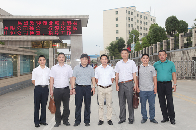 g精功科技采購中心經理張國(左二) 佳恒公司總經理楊永明(左三) 精功科技總經理孫利民(左四) 精功科技常